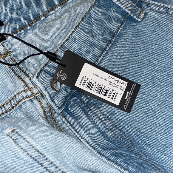 Plus size light blue wash high rise straight leg jeans (Pretty Little Thing) - Picture 5 of 5